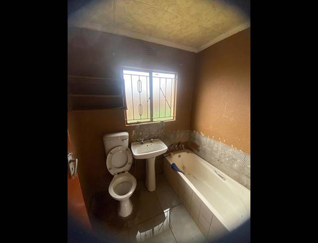 2 BEDROOM HOUSE FOR SALE IN PROTEA GLEN